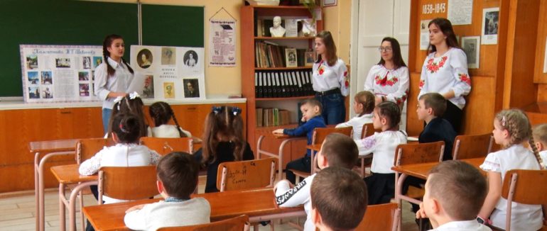 Декламація віршів Шевченка на смартфон: Мукачівська ЗОШ №2 слідує трендам