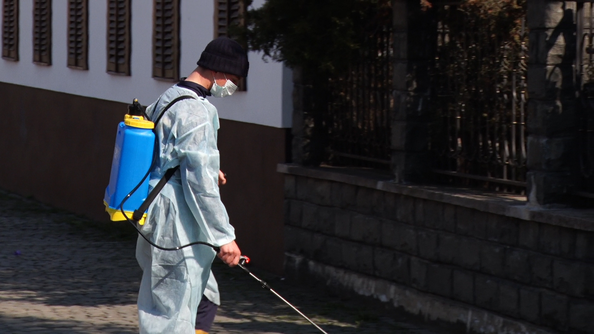 У Тячеві проводять масштабну дезінфекцію середмістя