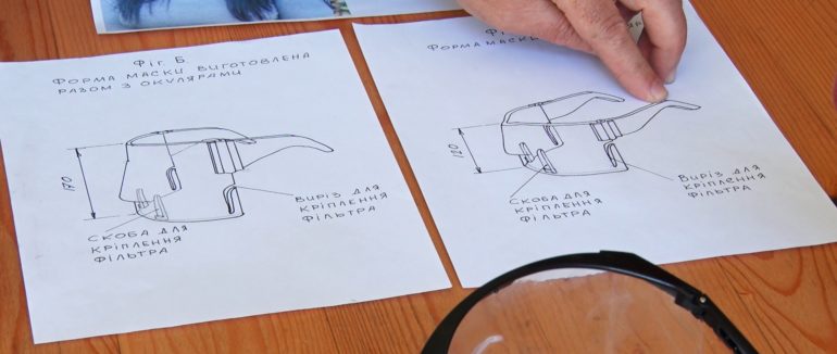У Мукачеві презентували прототип багаторазової захисної маски