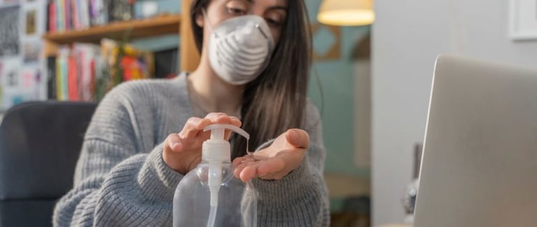 Чи готові сидіти вдома до червня та як українці ставляться до продовження карантину