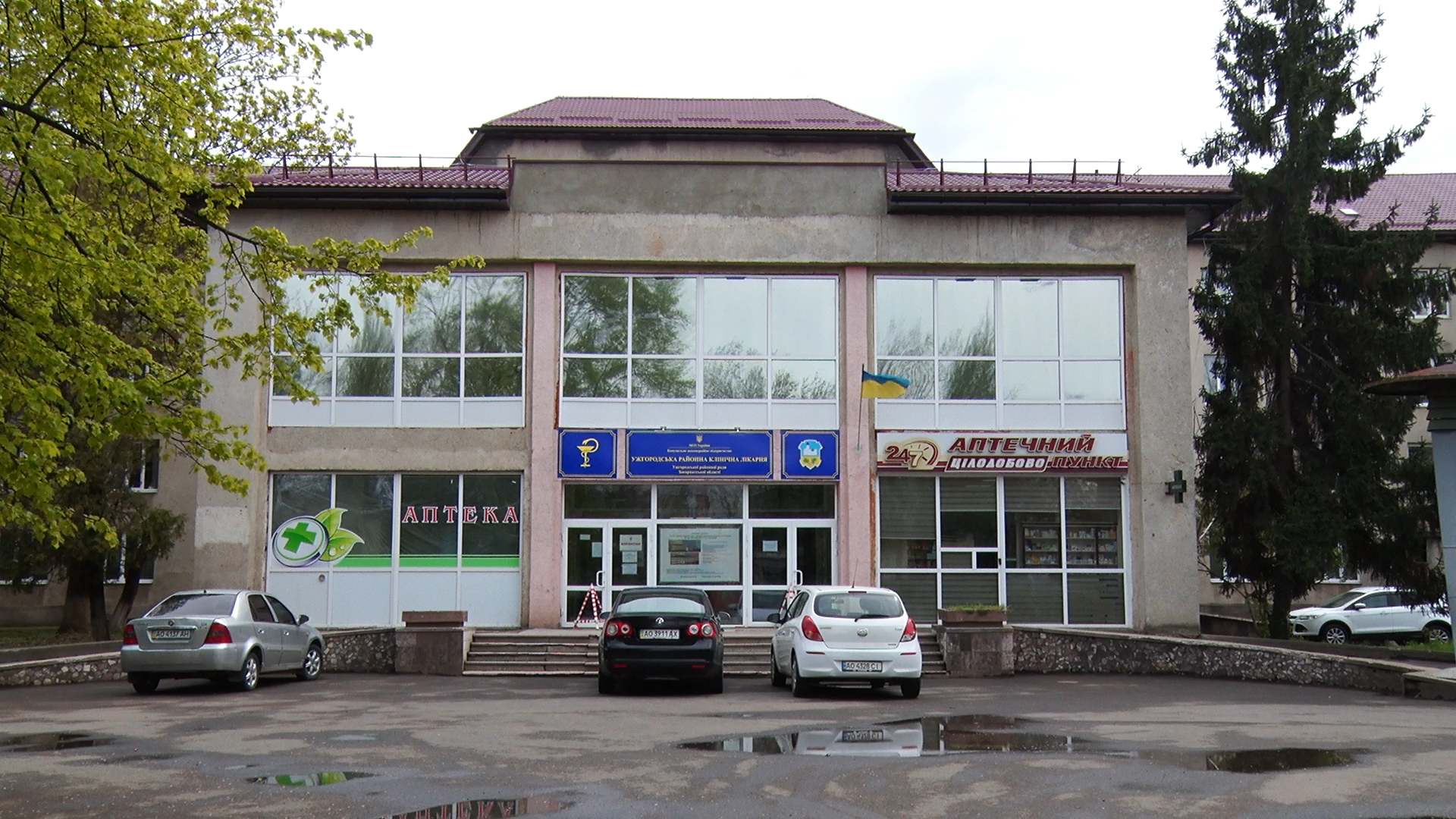 Ужгородську районну лікарню закрили на карантин через інфікування медиків COVID-19