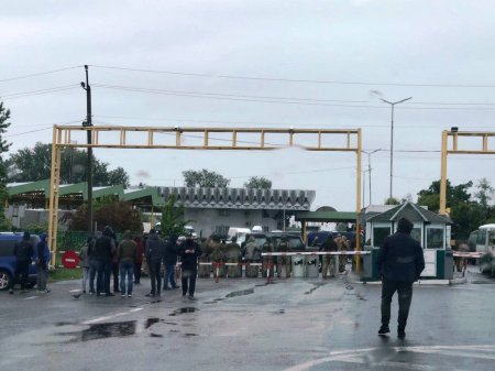 Пункт пропуску «Тиса» розблокували. Сполучення між Україною та Угорщиною встановлено