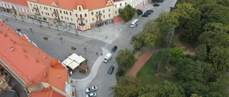 В Ужгороді триває капітальний ремонт площі Шандора Петефі