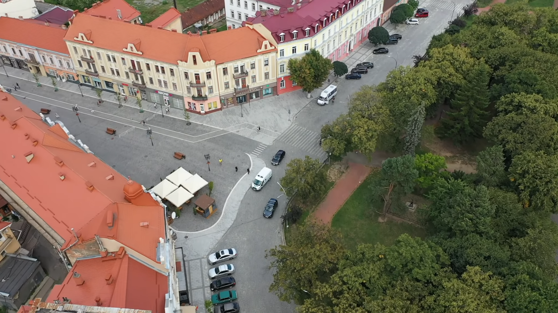 В Ужгороді триває капітальний ремонт площі Шандора Петефі