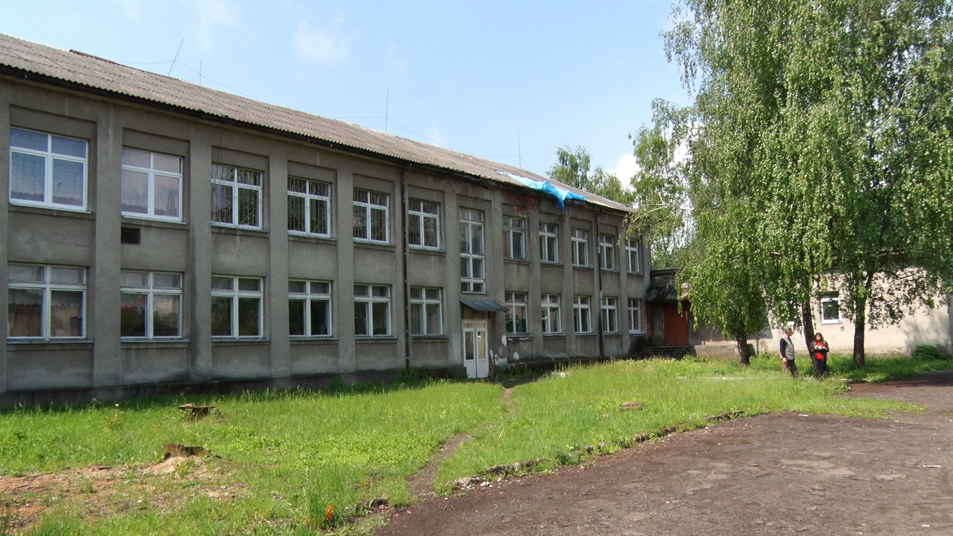 Пориви вітру пошкодили шкільний дах на Хустщині