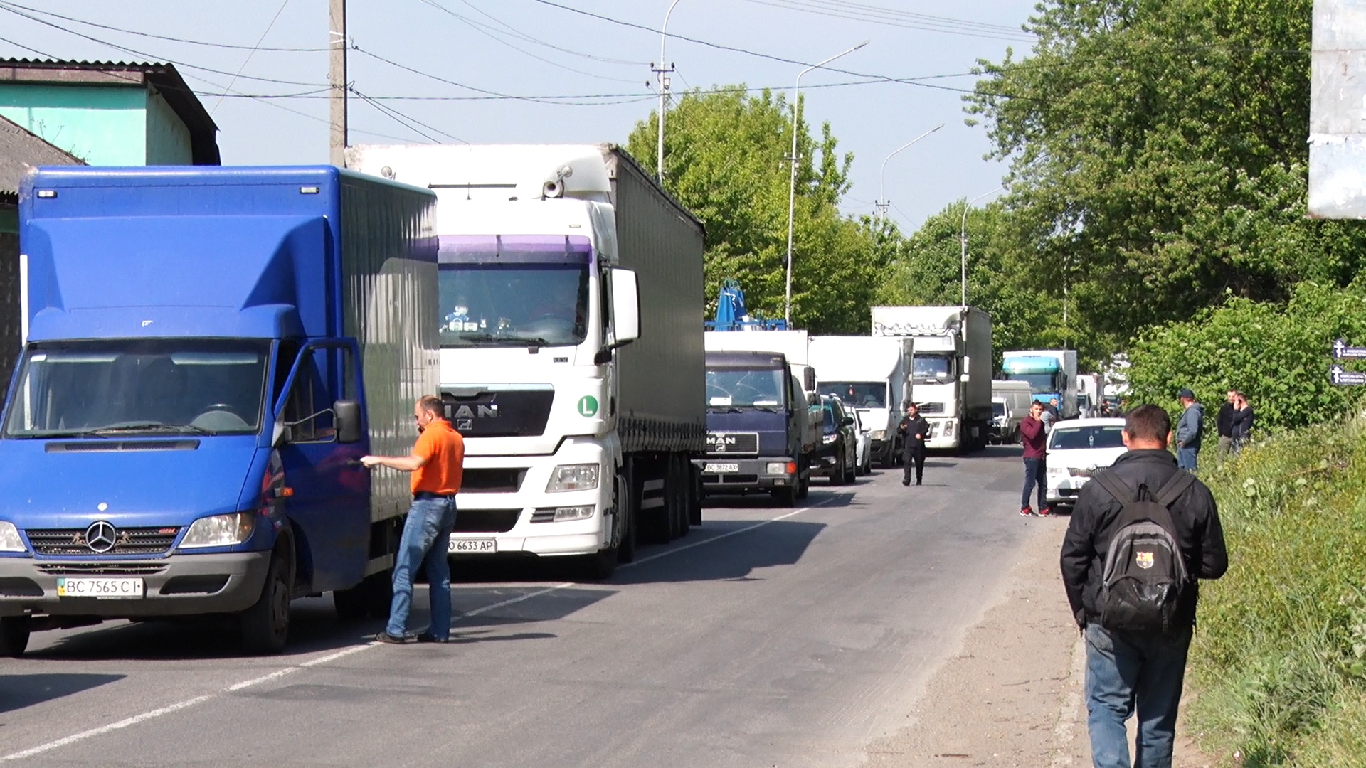 Перекриття дороги через ухвалу Кабміну - жителі Копашнова блокували трасу Мукачево-Рогатин
