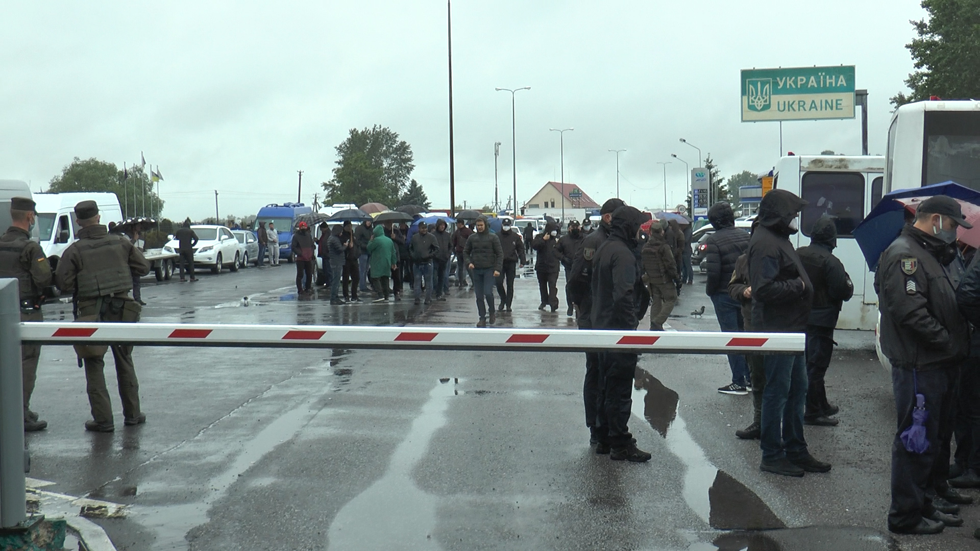 Бунт на кордоні: Мінфін пов’язує блокування КПП “Тиса” з контрабандою