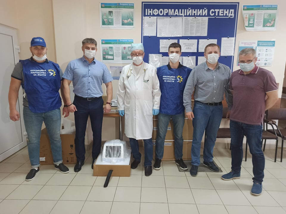 Мукачево та Воловець отримали надсучасні апарати ШВЛ від Віктора Медведчука та Оксани Марченко