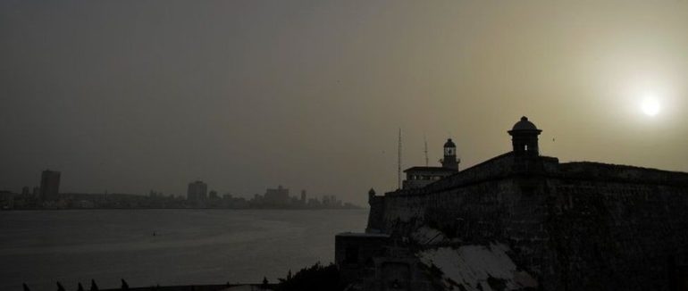 Вражаючі фото та відео: гігантська пилова хмара із Сахари накрила Америку