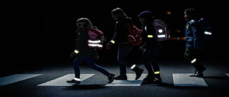 Українців хочуть зобов’язати носити спецодяг у темну пору доби