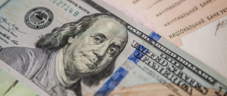 Що буде коїтися з курсом долара у червні: до чого готуватися українцям