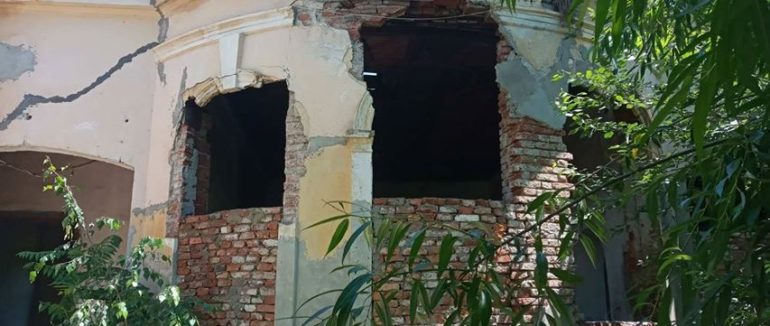 Назад у минуле: в Мукачеві на очах зникає історичний палац – фото