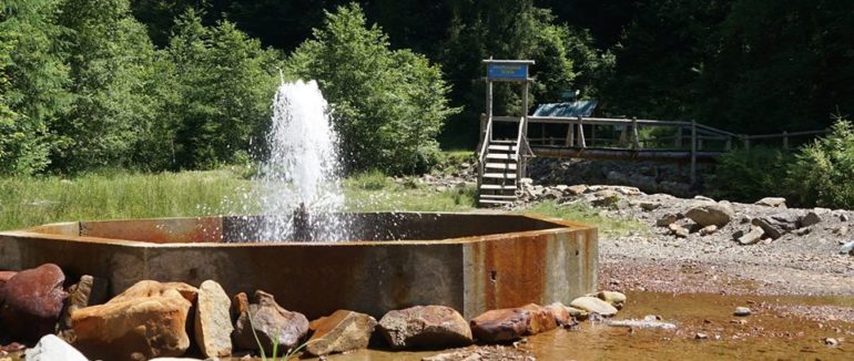 На Закарпатті облаштували унікальний та єдиний в країні мінеральний гейзер
