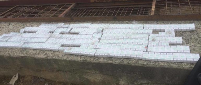 На митному пості “Лужанка” митники вилучили у жительки Мукaчевa авто “нашпиговане” сигаретами