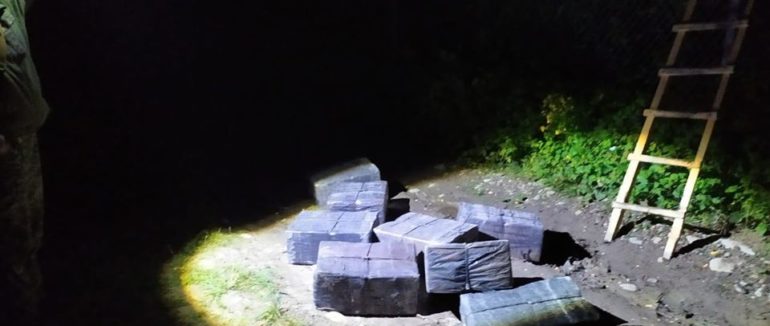 Невдала спроба: на Закарпатті контрабандисти покидали свої пакунки тікаючи від прикордонників