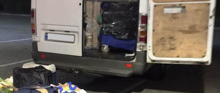 Через кордон на Закарпатті пасажир мікроавтобусу намагався перевезти метaмфетaмін