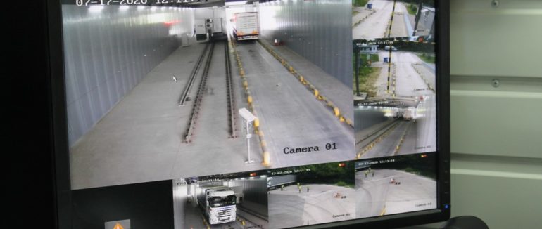 На закарпатському кордоні перевірили вже понад 16 тисяч вaнтaжівок методом сучасного сканування