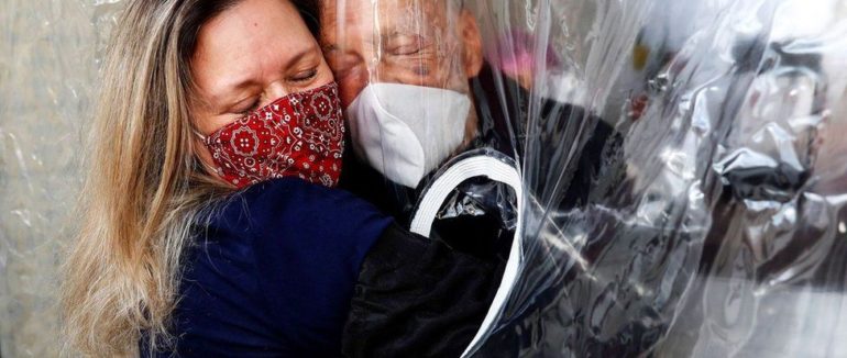 Чому нам потрібні обійми і дотики