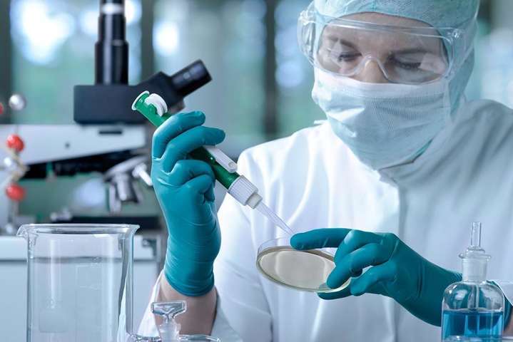 Прорив у лікуванні коронавірусу: у Британії успішно випробували нові ліки