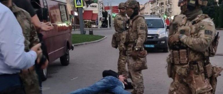 Затримання терориста-нападника: усі деталі гучного інциденту в Луцьку – фото, відео