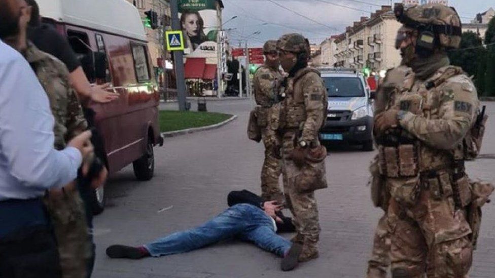 Затримання терориста-нападника: усі деталі гучного інциденту в Луцьку - фото, відео