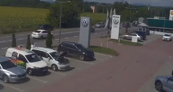 У Мукачеві в ДТП зіштовхнулися шість автівок: момент зафіксували камери спостереження