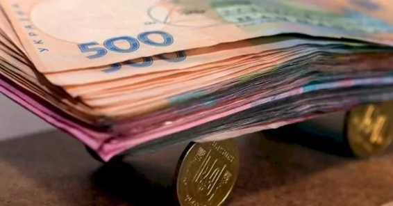 Українцям, які працюють у бюджетній сфері, з 1 вересня та 1 січня прогнозують підвищення посадових окладів
