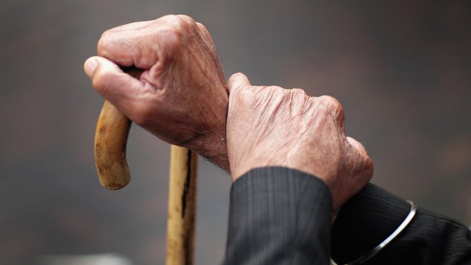 Одиноким пенсіонерам доплачуватимуть 685 гривень: що відомо