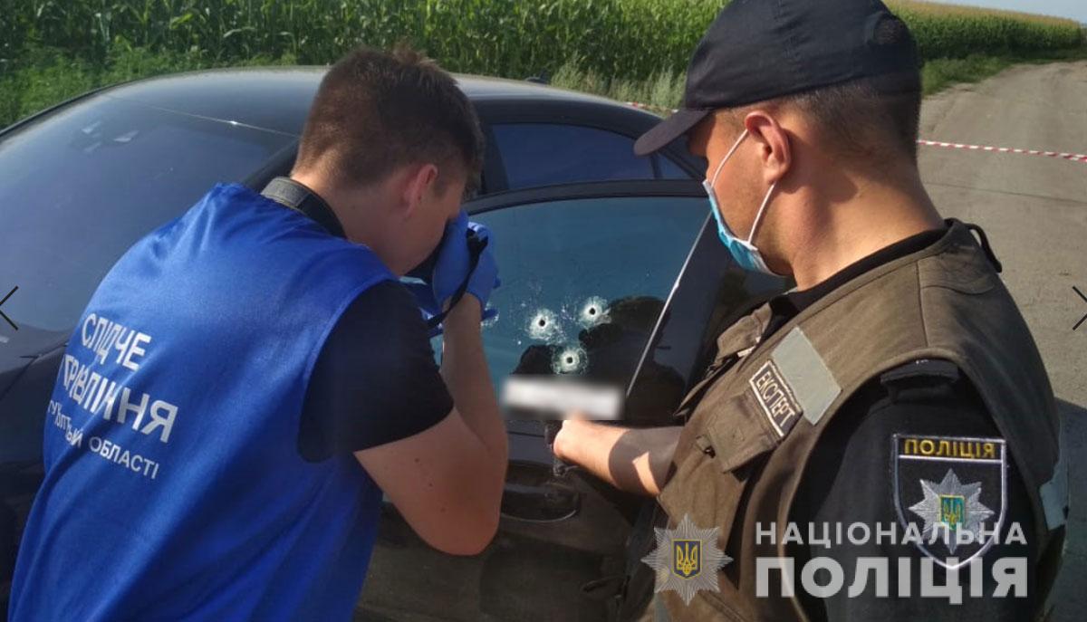 На трасі "Київ-Харків" розстріляли елітне авто: відомо хто і ким був вбитий водій - фото