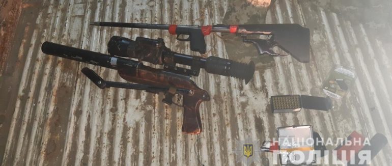 Нічне затримання на Берегівщині: озброєний злочинець виявився раніше судимим наркодилером