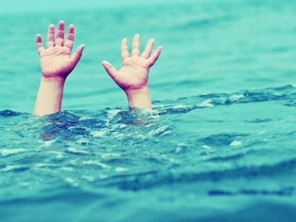 На Закарпатті 3-річна дитина втопилася у водоймі на очах у матері