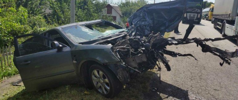 Знову смерть на дорозі: на трасі “Київ-Чоп” летальна ДТП – фото