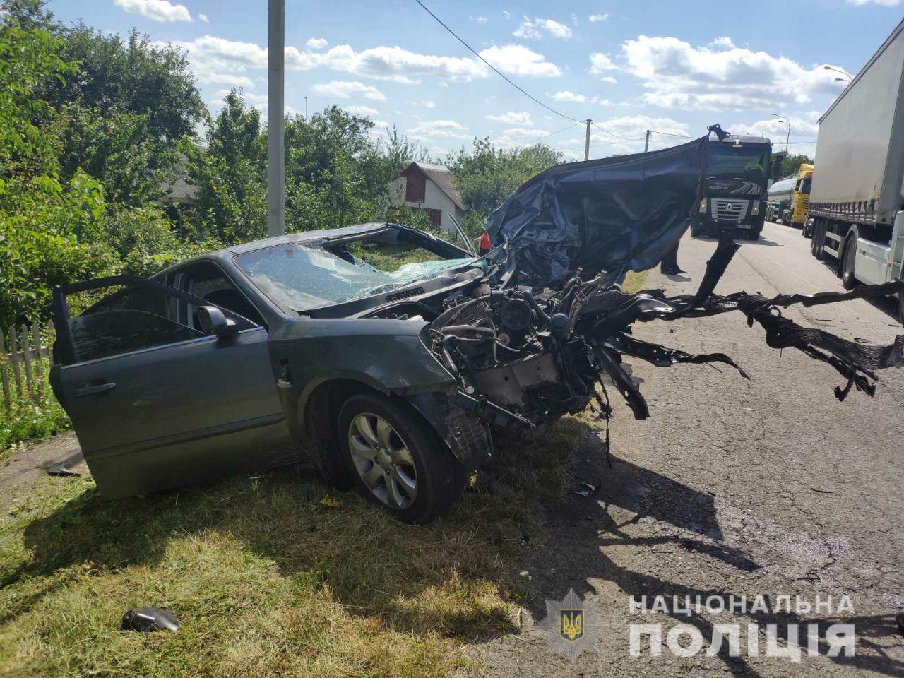 Знову смерть на дорозі: на трасі "Київ-Чоп" летальна ДТП - фото