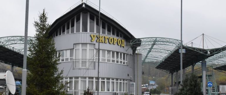 В пункті пропуску “Ужгород” затримали 20-річного злочинця, який перебував у розшуку
