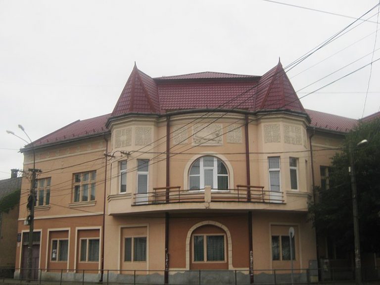 Мукaчівськa дитячa школa мистецтв отримала нового очільника