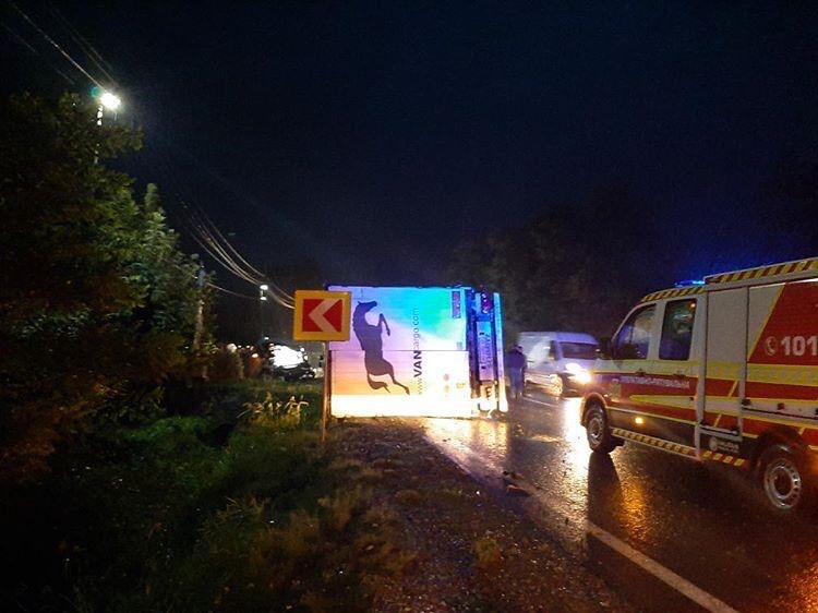 Нічна ДТП на Мукачівщині: у Залужжі зіштовхнулися фура та мікроавтобус