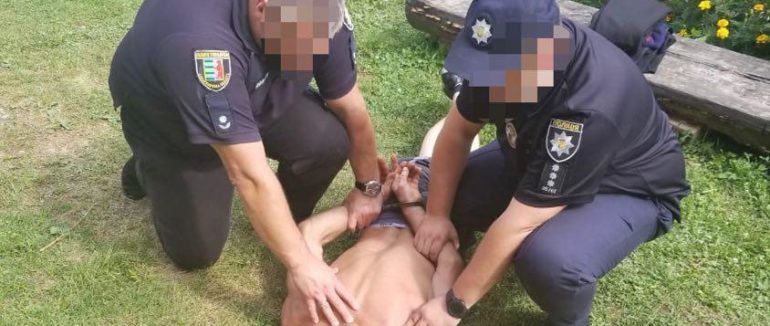 Відібрав у жінки всі її заощадження: на Закарпатті викрила зухвалого злочинця, який обікрав пенсіонерку – фото