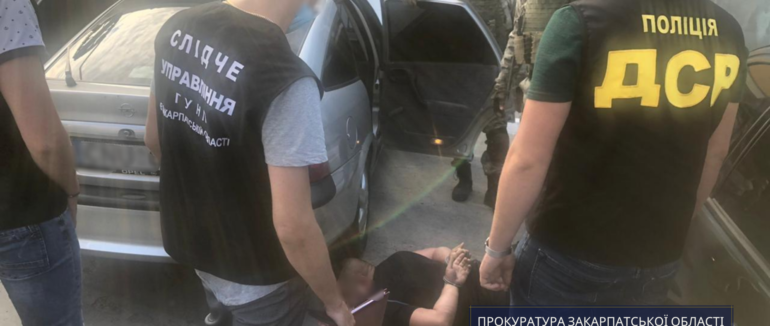 47 тисяч неіснуючого боргу: в Ужгороді силовики затримали чоловіка, що займався вимаганням грошей