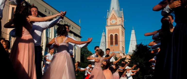 Парад випускників у Мукачеві: коли та як все відбуватиметься