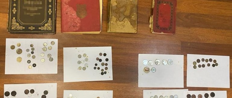 Контрабанда книг та монет: на Закарпатті завадили незаконному переміщенню культурних цінностей