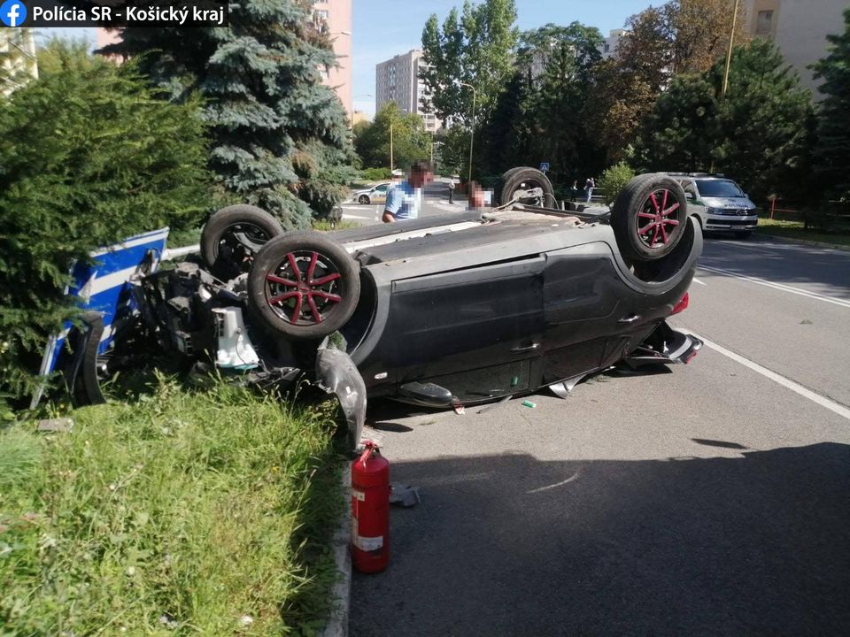 Смертельна ДТП у Словаччині: на великій швидкості авто перекинулося на дах