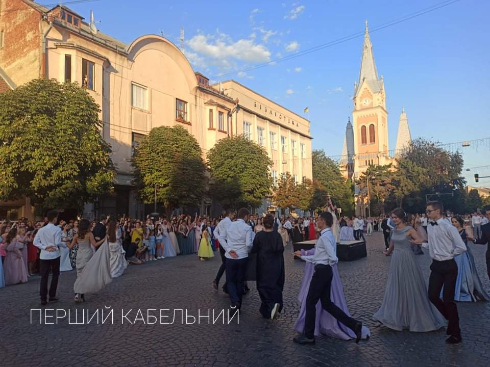 У Мукачеві пройшов Парад випускників 2020