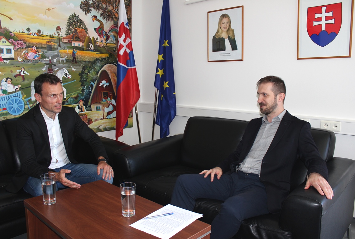Освітня підтримка та богослужіння словацькою: на Закарпатті новий Генеральний консул Словаччини