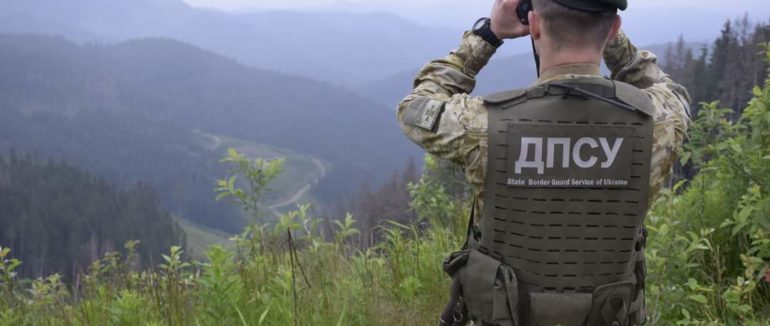 Більше двох тисяч пачок сигарет: прикордонники Мукачівського загону припинили спробу тютюнової контрабанди