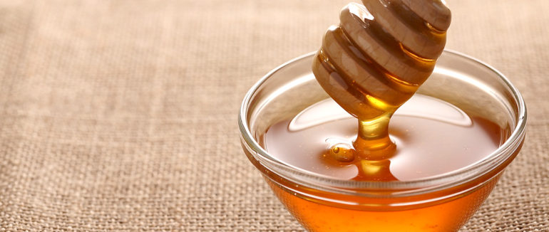 Кашель, нежить, біль в горлі: краще за антибіотики допомагає мед