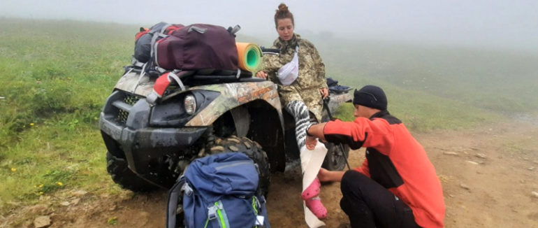 На Закарпатті рятувальники відправилися в гори на допомогу травмованій туристці – фото