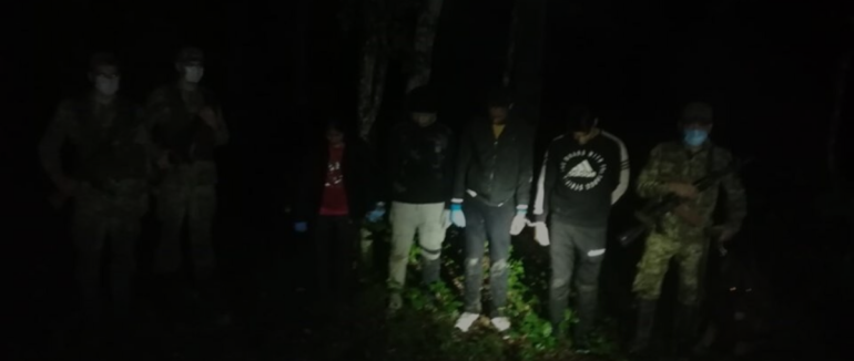 Втікали до ЄС в пошуках кращого життя: прикордонники Чопського загону затримали чотирьох мігрантів