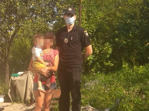 Поліція разом із кінологами та нацгвардією всю ніч вели пошуки 2-річної дитини на Мукачівщині