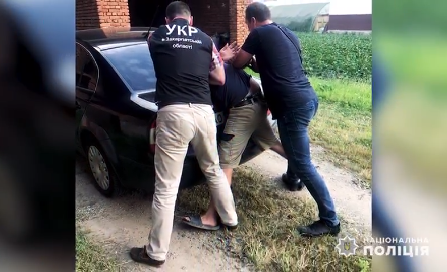 Спецоперація із затримання злочинця у Виноградові: оприлюднено відео з місця події