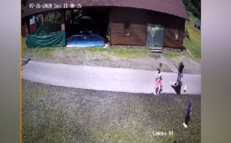 На закарпатському курорті чоловік побив 12-річну дівчинку: мати потерпілої розповіла подробиці - відео